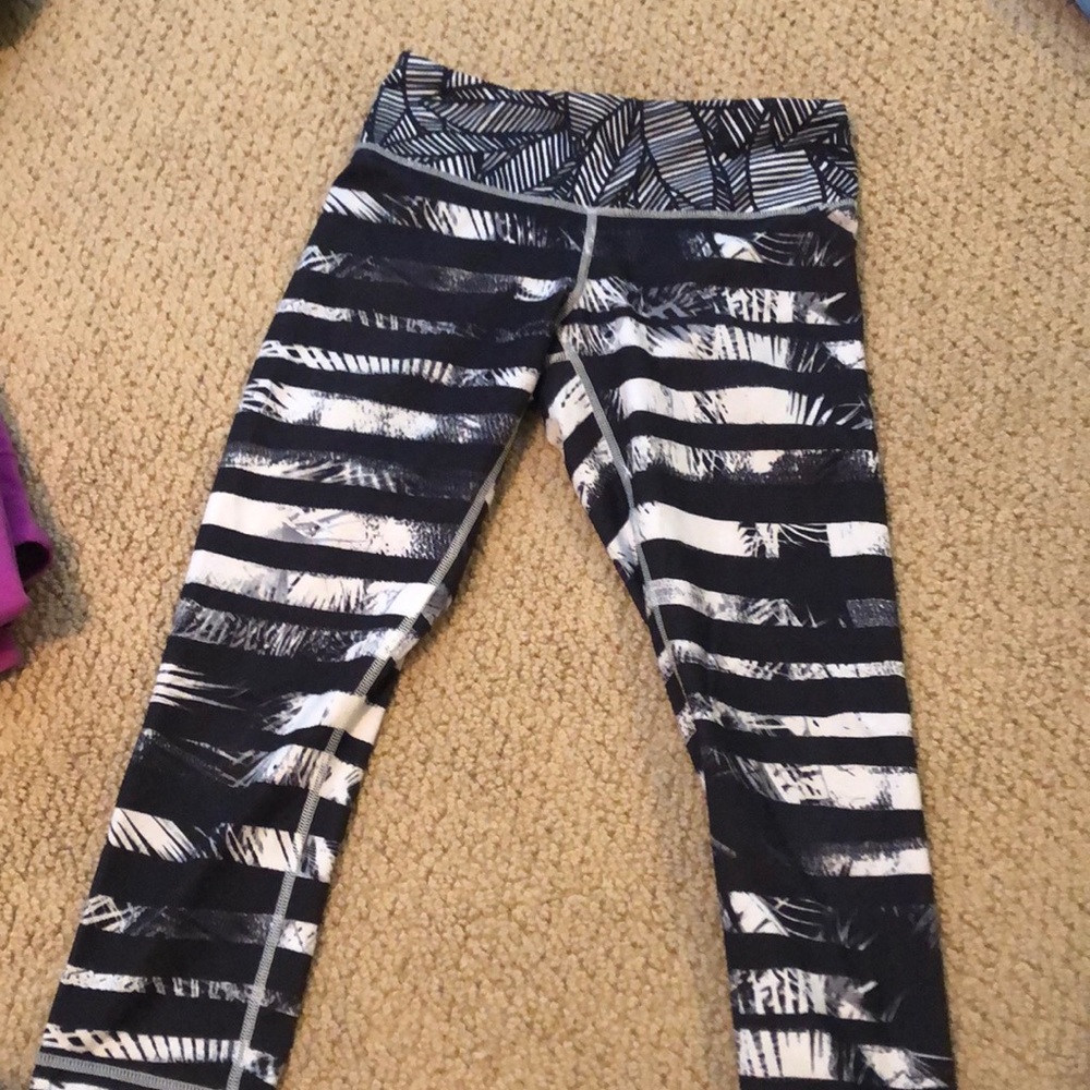 🍋LULULEMON SHADY PALMS WUNDER UNDER CAPRI